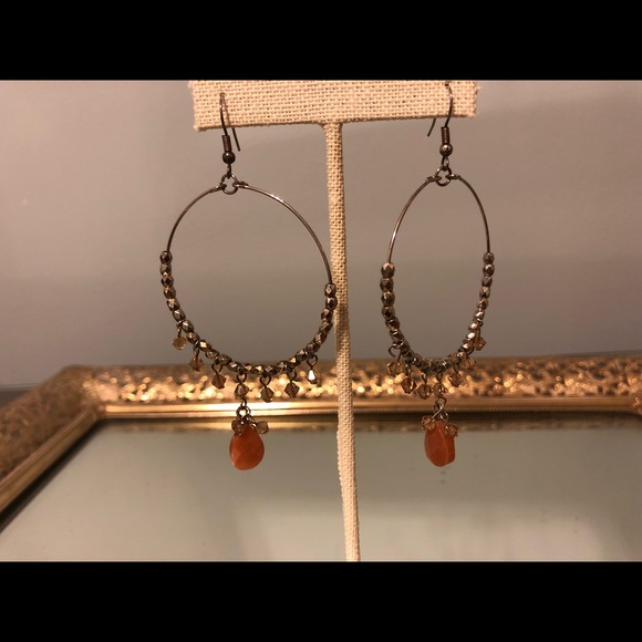 Gold and coral hoop earrings - Picture 2 of 3